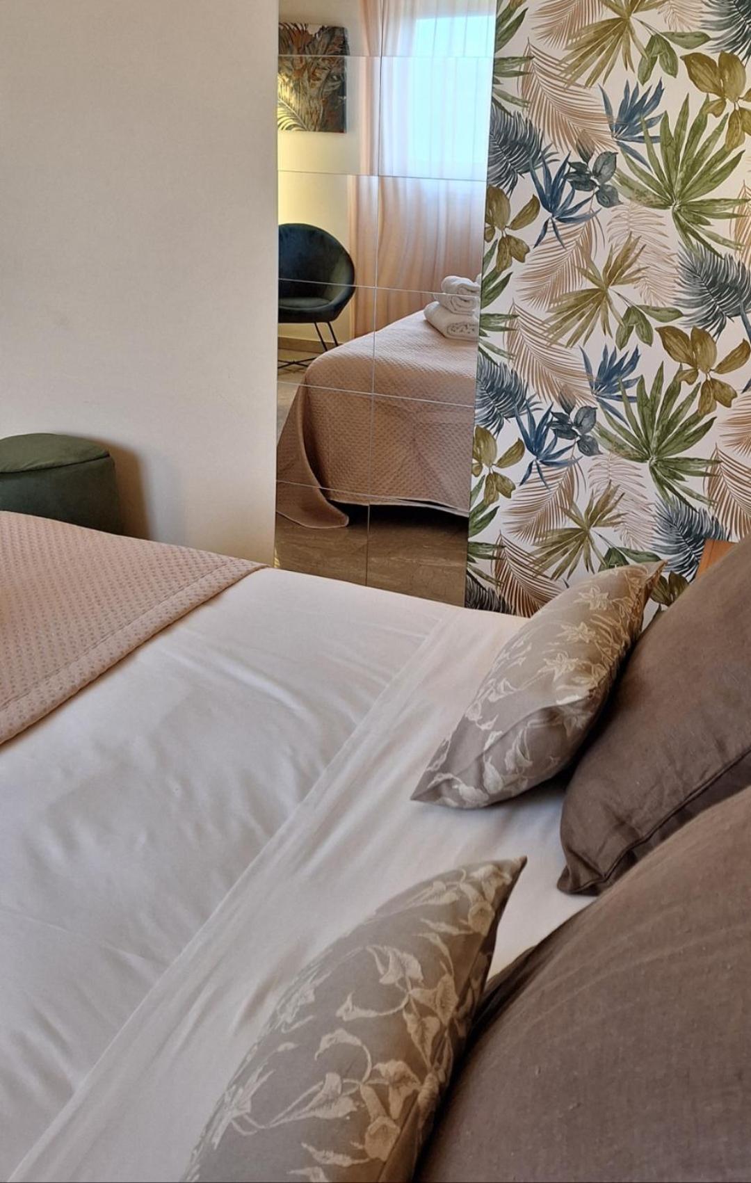Laranda Rooms Milazzo Habitación foto